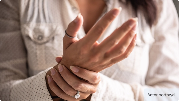 Actor portrayal woman with hand pain
